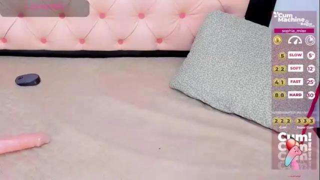 Image 4 of sophia_miax Stream on Chaturbate on 16 days ago