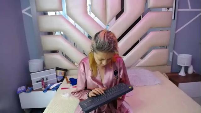 Image 3 of sophia_ny Stream on Chaturbate on 6 months ago