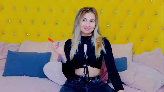 Image 2 of sophia_smith4146 Stream on Chaturbate on 1 month ago