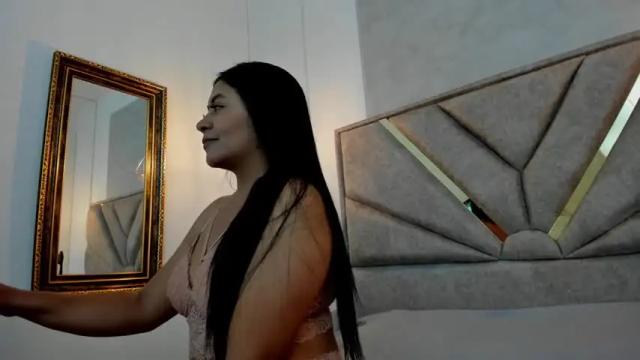 Image 2 of sophiacortes Stream on Chaturbate on 16 months ago