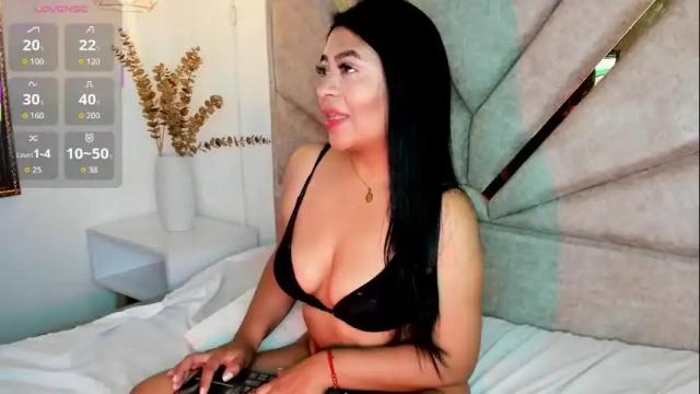 Image 2 of sophiacortes Stream on Chaturbate on 2 months ago