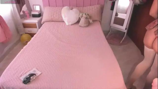Image 3 of sophiaparker_ Stream on Chaturbate on 10 days ago