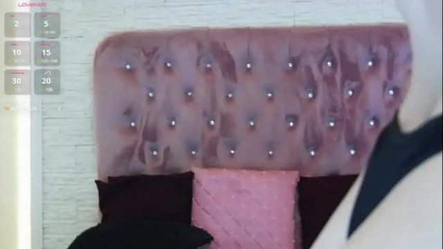 Image 2 of sophiastarr10 Stream on Chaturbate on 1 month ago