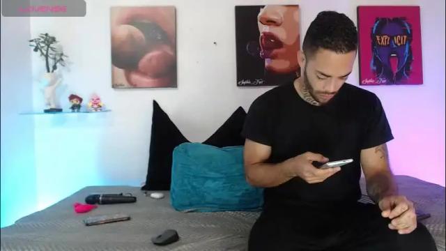 Image 2 of sophie_foxx Stream on Chaturbate on 12 days ago