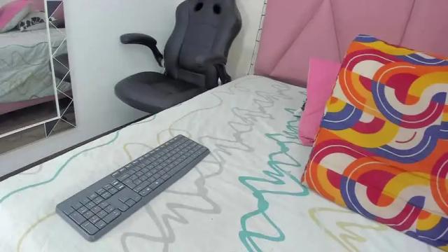 Image 3 of sophie_gill Stream on Chaturbate on 15 months ago