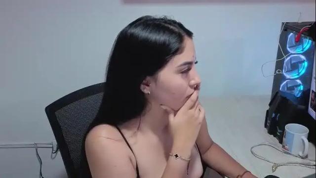 Image 2 of sophie_mancini18 Stream on Chaturbate on 2 months ago