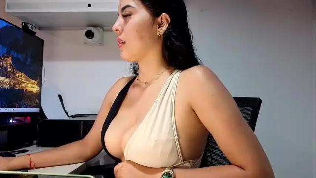 Image 6 of sophie_mancini18 Stream on Chaturbate on 26 days ago