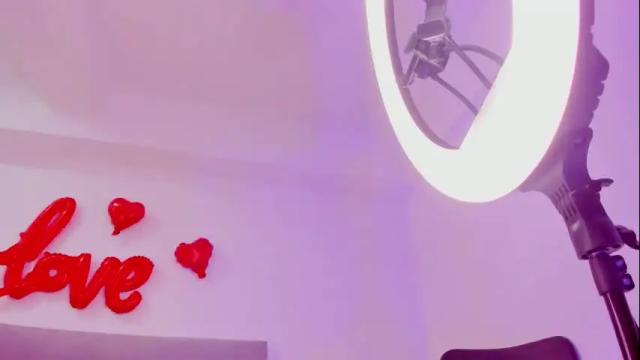 Image 3 of sophie_newton Stream on Chaturbate on 1 month ago