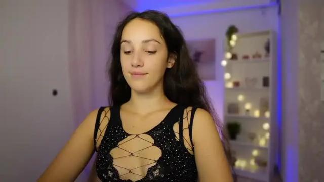 Image 3 of sophie_nice18 Stream on Chaturbate on 21 months ago