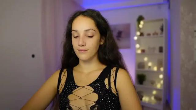 Image 4 of sophie_nice18 Stream on Chaturbate on 21 months ago