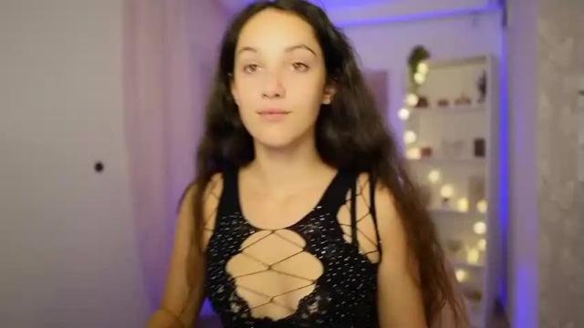 Image 7 of sophie_nice18 Stream on Chaturbate on 21 months ago