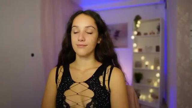 Image 8 of sophie_nice18 Stream on Chaturbate on 21 months ago