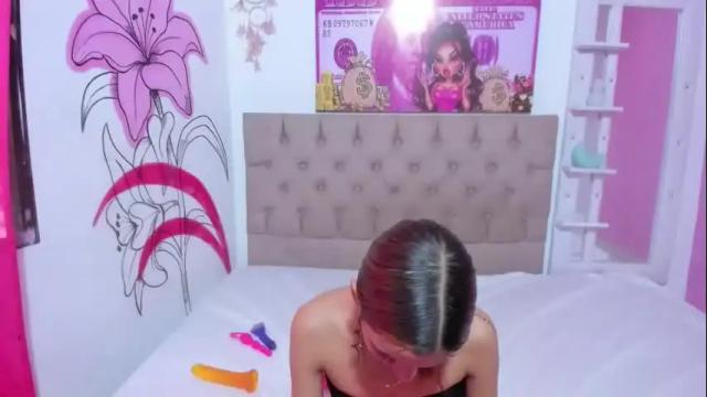 Image 10 of sophie_queem Stream on Chaturbate on 3 months ago