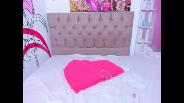 Image 4 of sophie_queem Stream on Chaturbate on 2 months ago