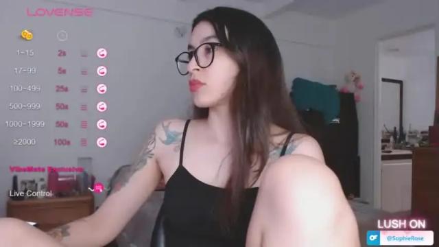 Image 12 of sophie_roses Stream on Chaturbate on 16 months ago