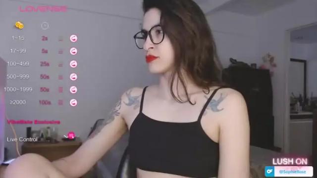 Image 4 of sophie_roses Stream on Chaturbate on 15 months ago