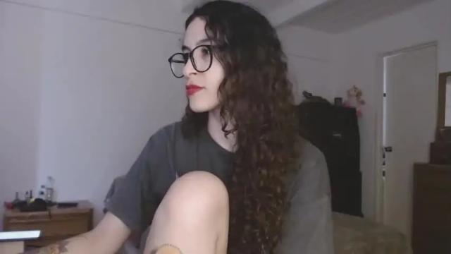 Image 2 of sophie_roses Stream on Chaturbate on 14 months ago