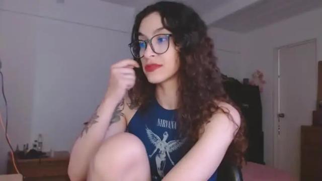 Image 3 of sophie_roses Stream on Chaturbate on 14 months ago