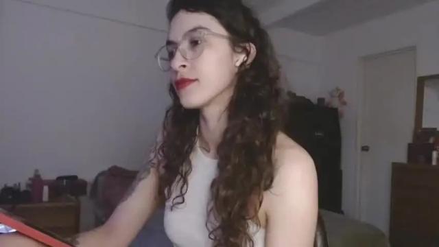 Image 2 of sophie_roses Stream on Chaturbate on 13 months ago