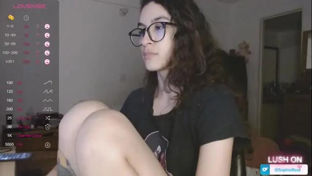 Image 10 of sophie_roses Stream on Chaturbate on 13 months ago
