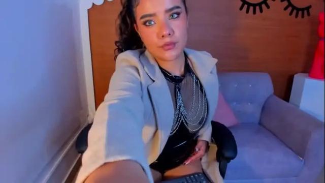 Image 2 of sophie_t_ Stream on Chaturbate on 3 months ago