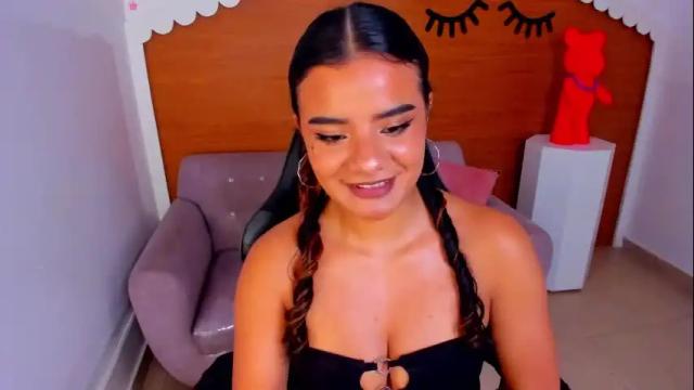Image 4 of sophie_t_ Stream on Chaturbate on 3 months ago