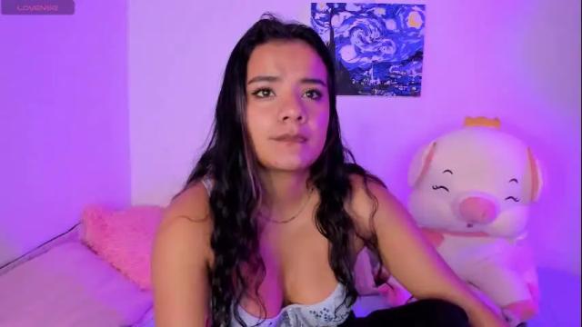 Image 3 of sophie_t_ Stream on Chaturbate on 2 months ago
