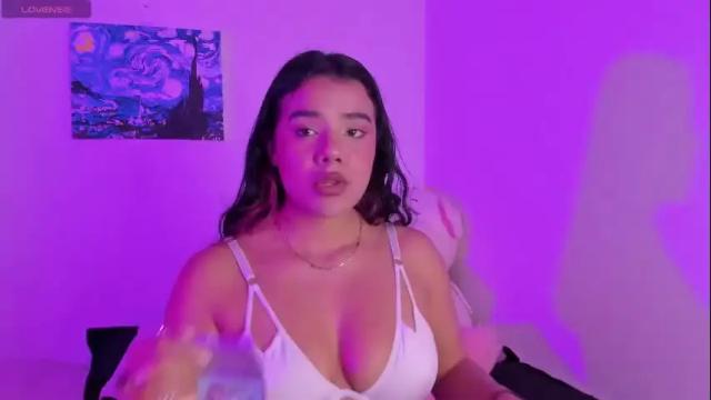 Image 7 of sophie_t_ Stream on Chaturbate on 2 months ago
