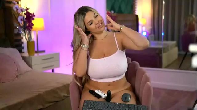 Image 3 of sophieboobsx Stream on Chaturbate on 1 month ago