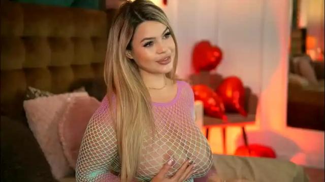 Image 12 of sophieboobsx Stream on Chaturbate on 1 month ago