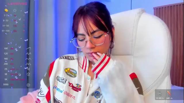 Image 3 of sophiecherry_ Stream on Chaturbate on 1 month ago