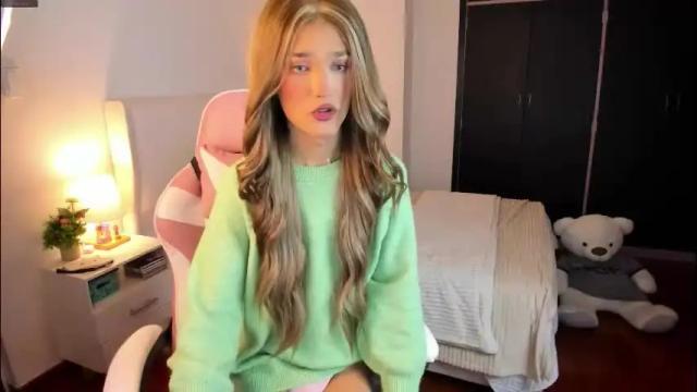 Image 8 of sophiecornett Stream on Chaturbate on 18 days ago