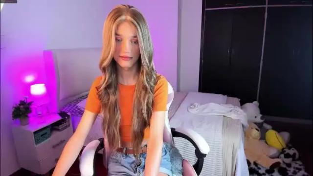 Image 3 of sophiecornett Stream on Chaturbate on 10 days ago