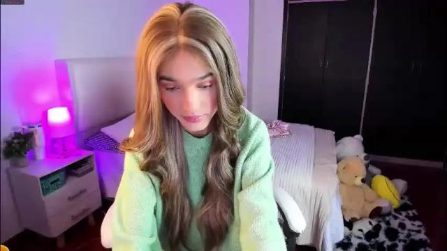 Image 2 of sophiecornett Stream on Chaturbate on 5 days ago