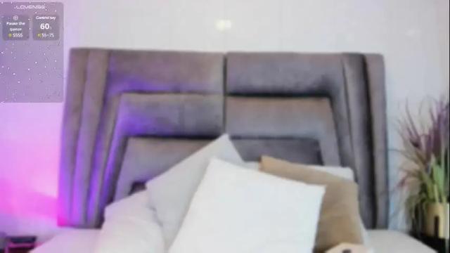 Image 2 of sophiee_smith Stream on Chaturbate on 1 month ago