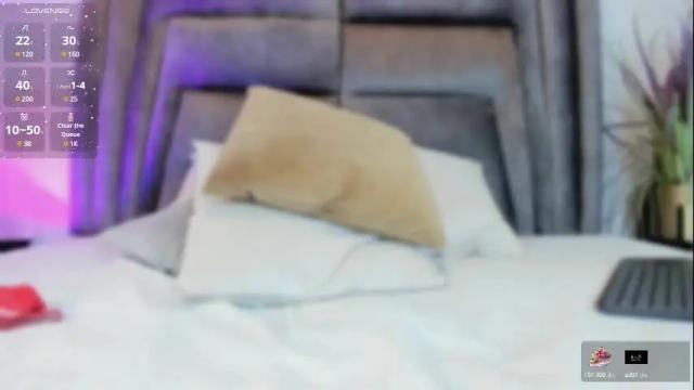 Image 4 of sophiee_smith Stream on Chaturbate on 1 month ago