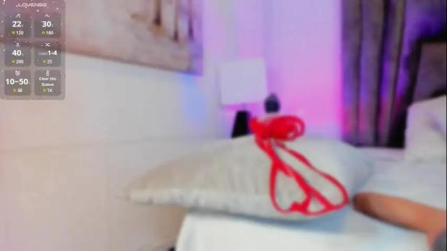 Image 12 of sophiee_smith Stream on Chaturbate on 1 month ago