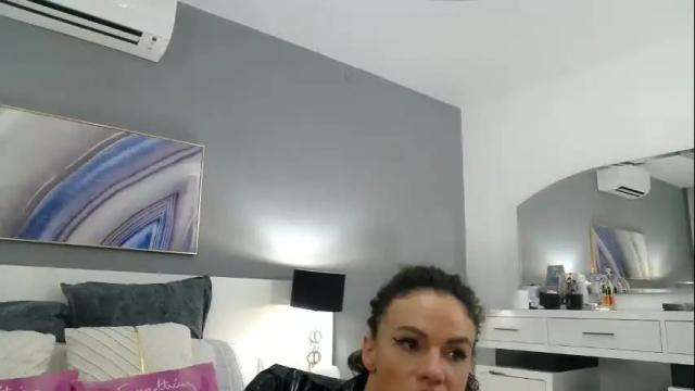 Image 3 of sophiejoulia Stream on Chaturbate on 1 month ago
