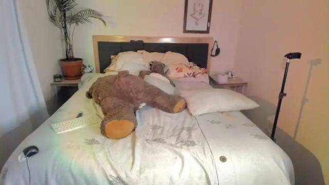 Image 2 of sophielondono21 Stream on Chaturbate on 12 months ago