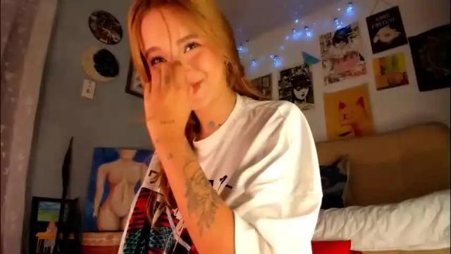 Image 3 of sophieluck Stream on Chaturbate on 4 days ago