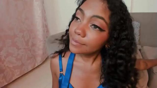 Image 11 of sophiemarchetti Stream on Chaturbate on 15 months ago