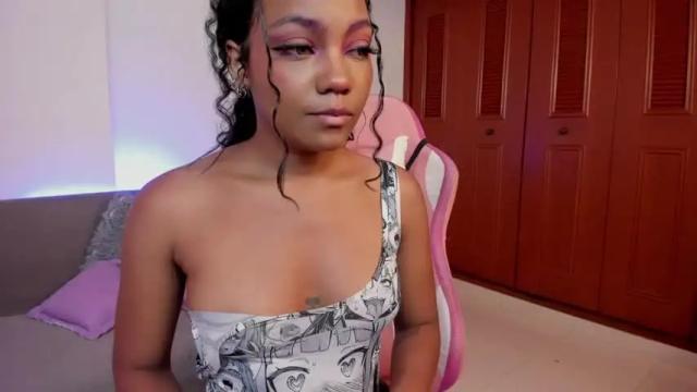 Image 10 of sophiemarchetti Stream on Chaturbate on 15 months ago