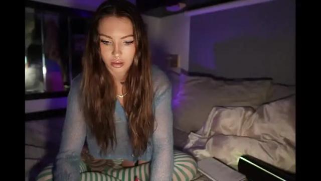 Image 2 of sophiemcardi Stream on Chaturbate on 13 months ago