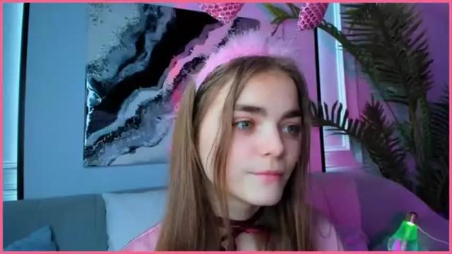 Image 12 of sophiesuvi Stream on Chaturbate on 15 months ago