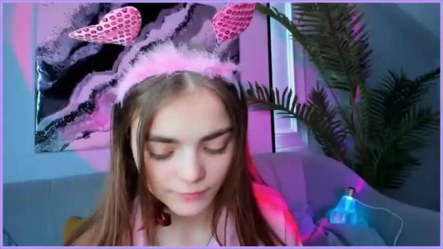 Image 2 of sophiesuvi Stream on Chaturbate on 15 months ago