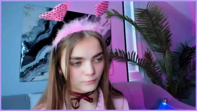 Image 8 of sophiesuvi Stream on Chaturbate on 15 months ago
