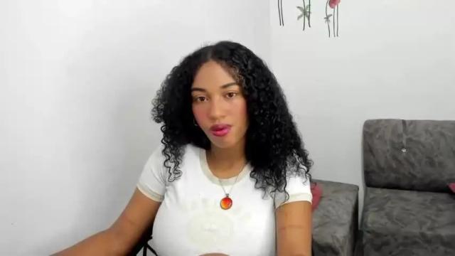Image 6 of sophiewhite2 Stream on Chaturbate on 14 months ago