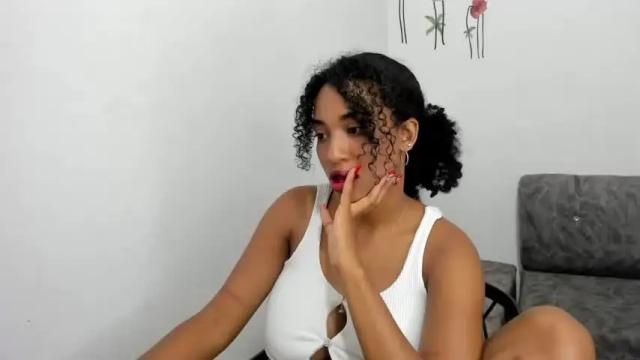 Image 12 of sophiewhite2 Stream on Chaturbate on 14 months ago