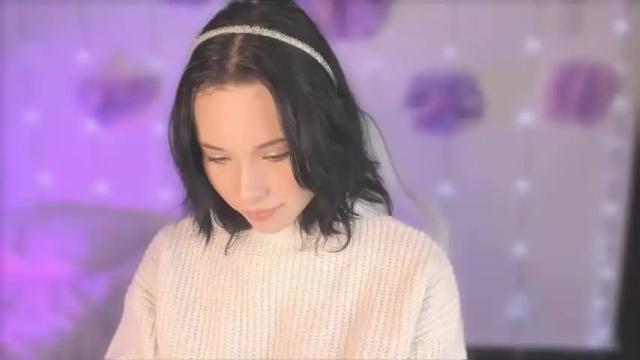 Image 4 of sophiiewilliams Stream on Chaturbate on 15 months ago