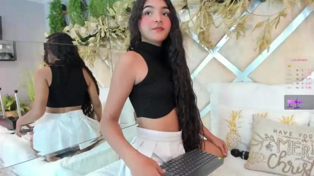Image 2 of sophy_ruiz Stream on Chaturbate on 17 months ago